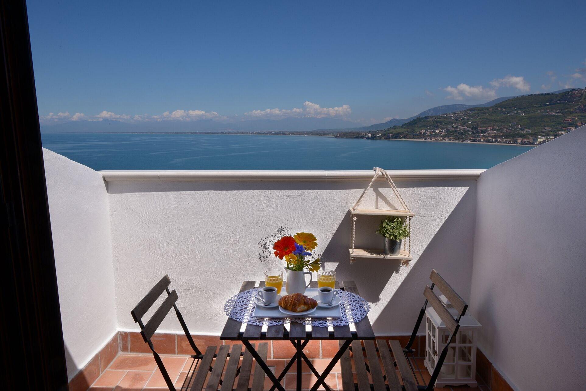 Varios Hotel la Caravella