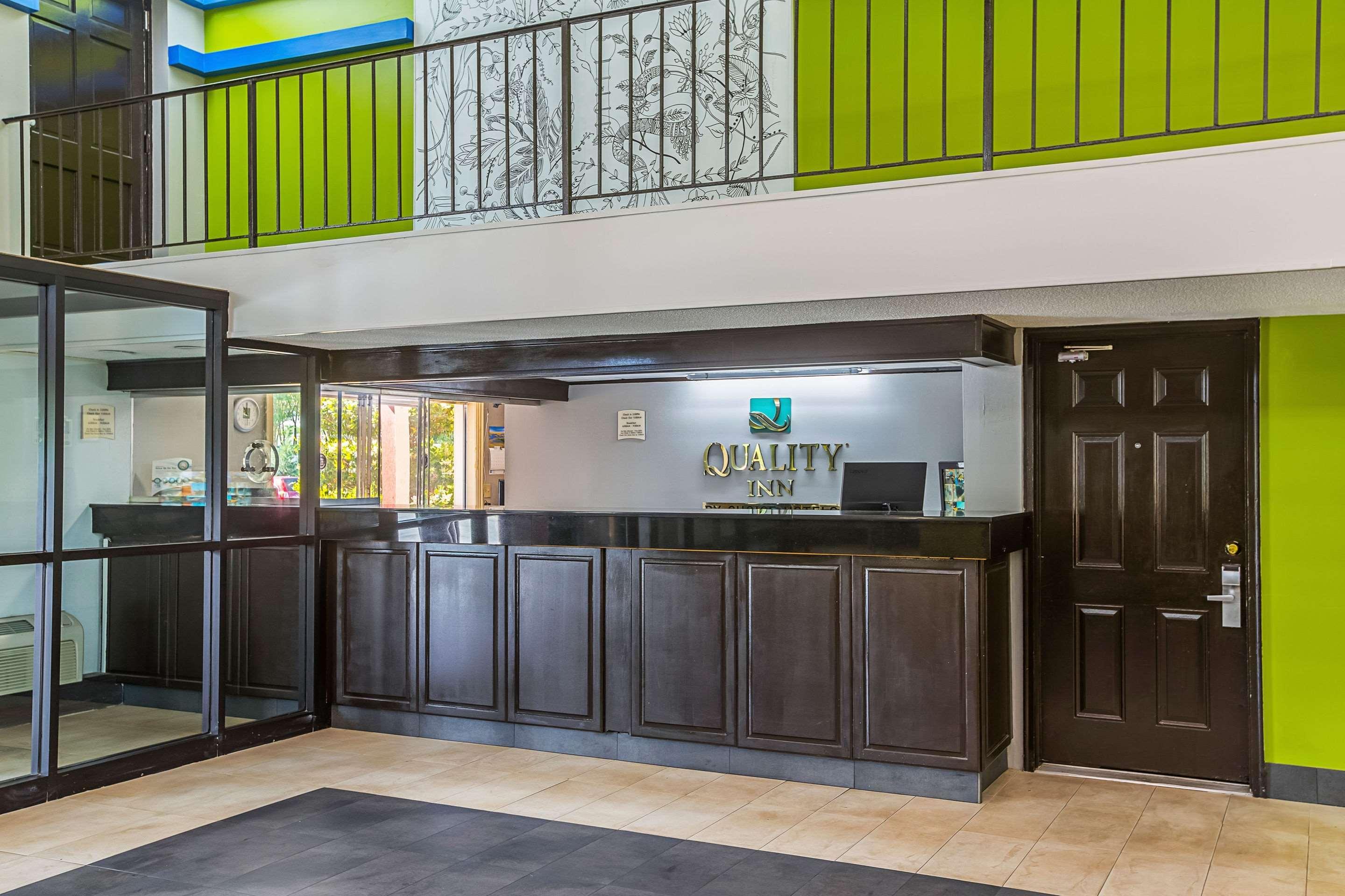 Vista Lobby Quality Inn Atlanta Northeast I-85