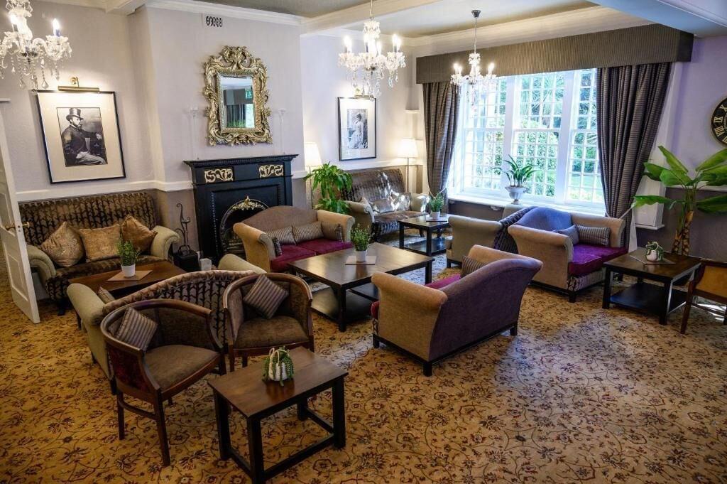 Bar/Salón Langtry Manor Hotel