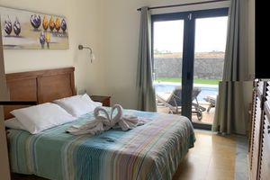 Alquiler Vacacional - Villa On Frontline Of La Goleta With Private Heated Pool and free wi-fi
