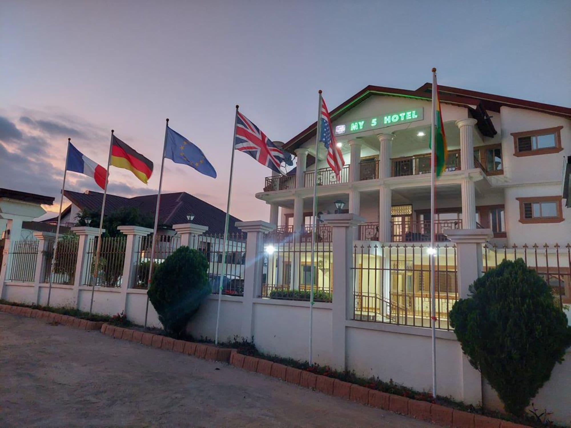 Varios My5 Hotel