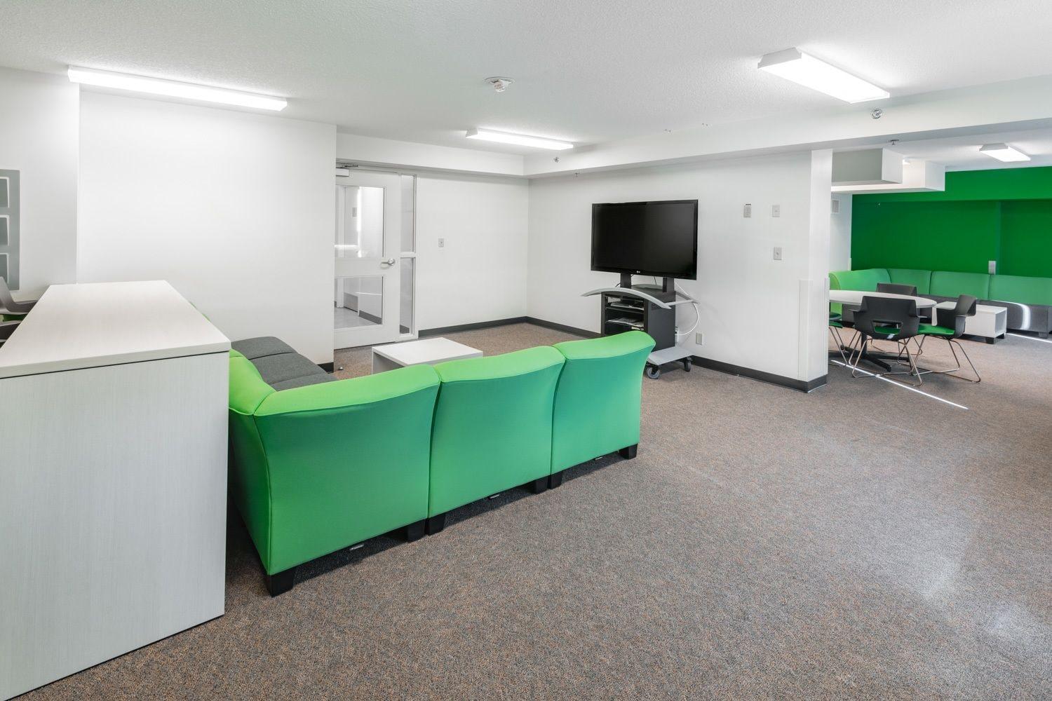 Sala de Reuniones MacEwan University Residence