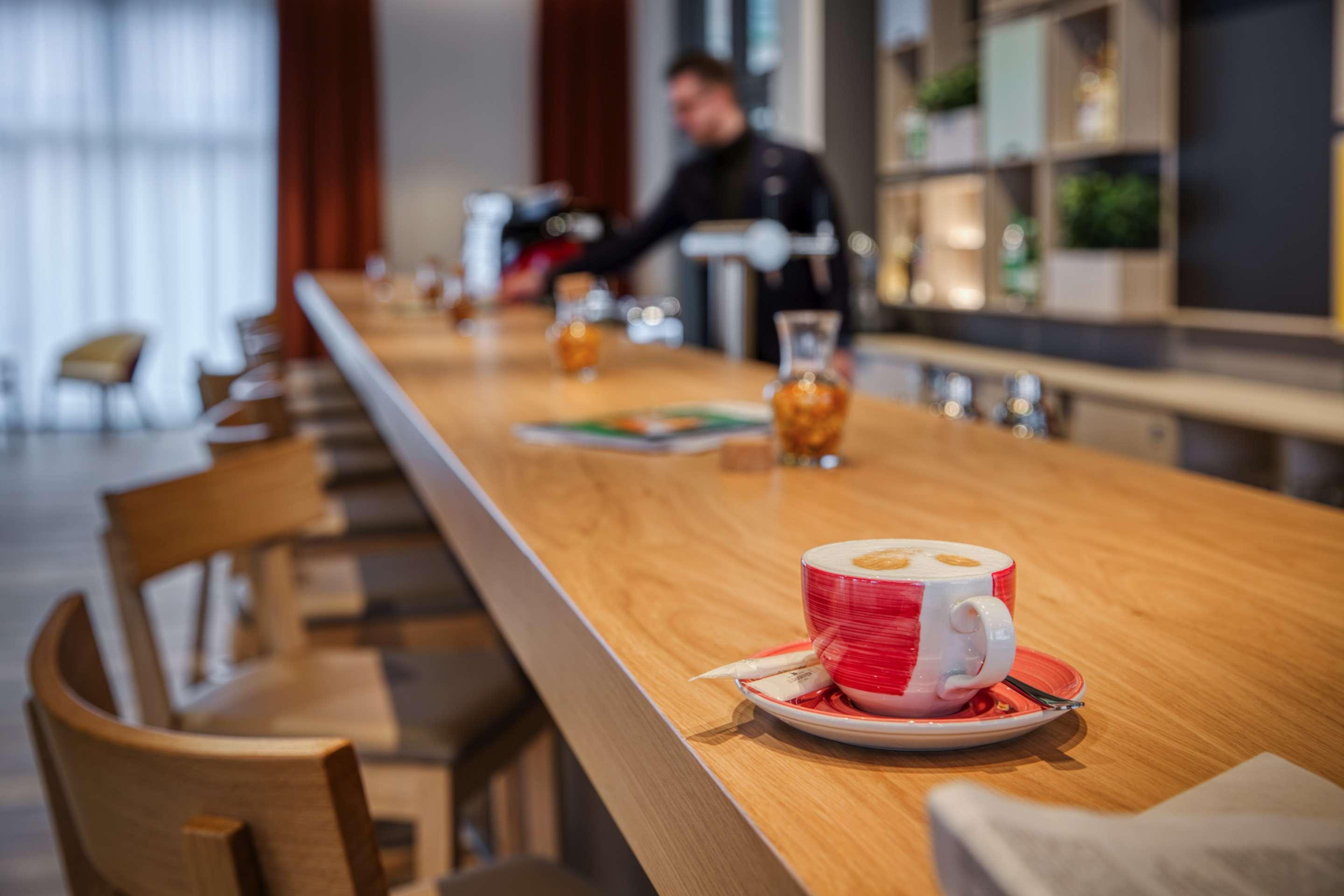 Bar/Salón IntercityHotel Wiesbaden