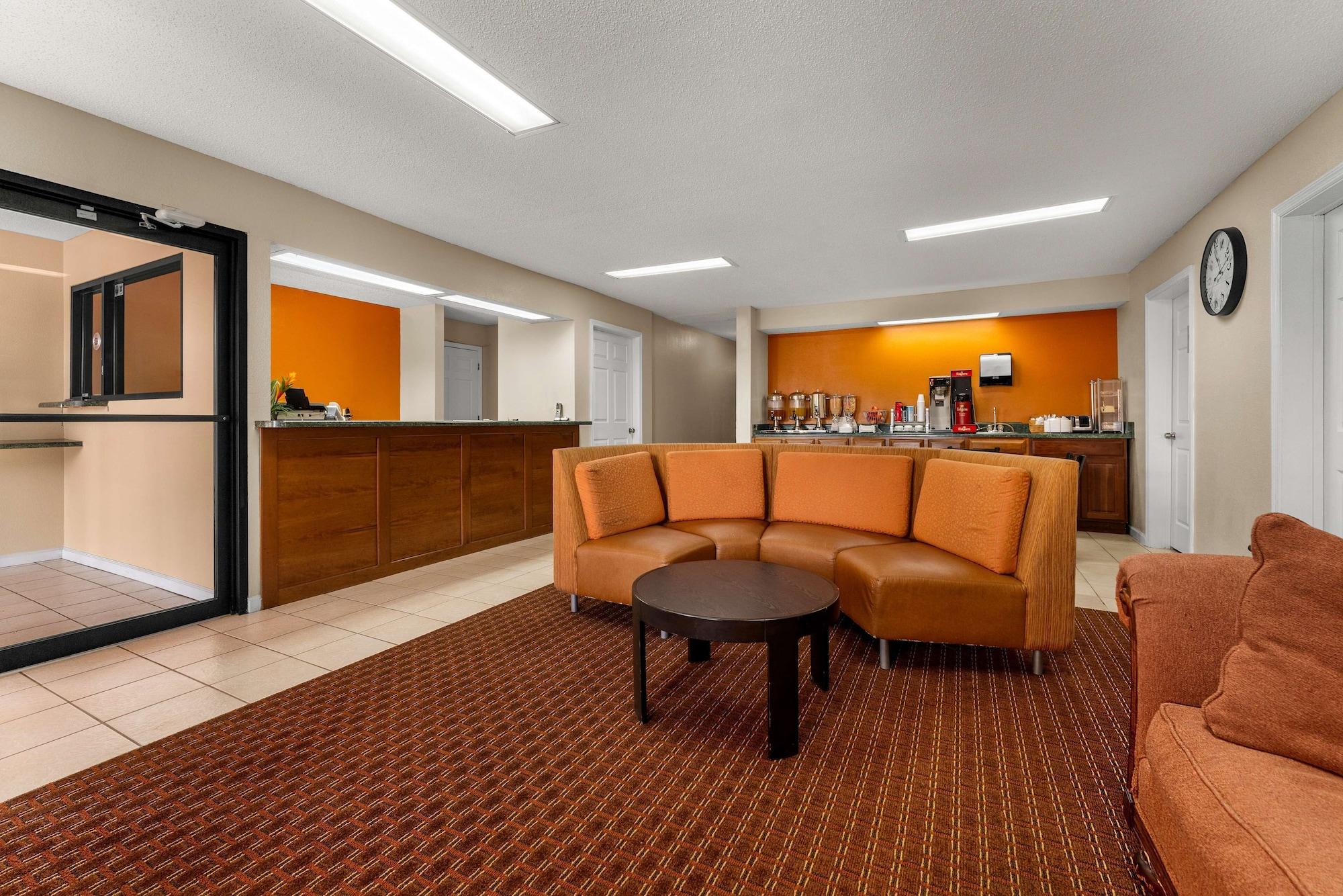 Vista Lobby Americas Best Value Inn Montezuma