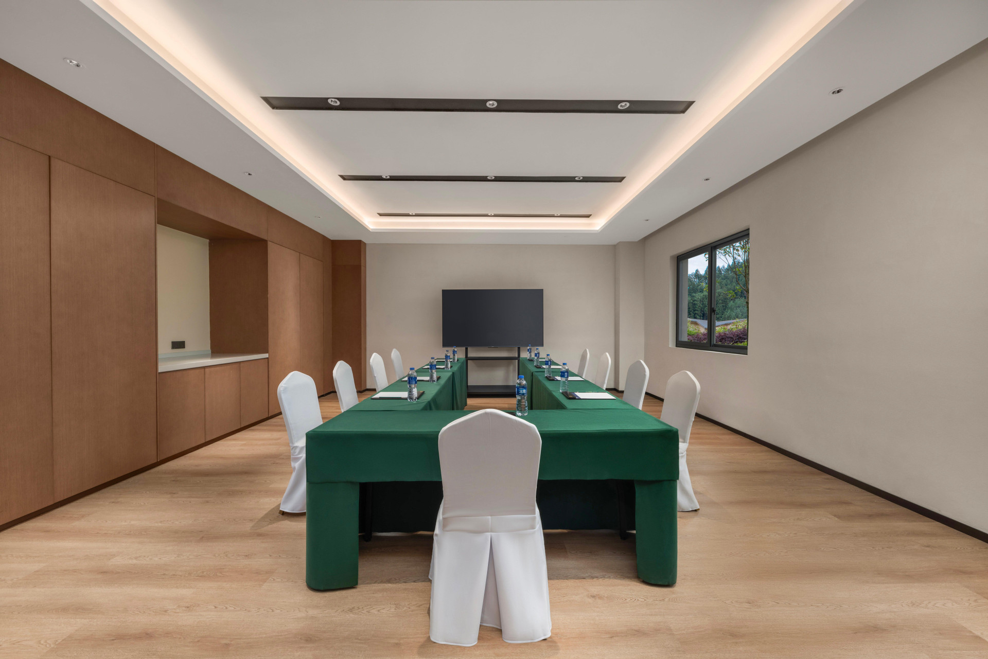 Centro de Negocios Holiday Inn Express Wawu Mountain