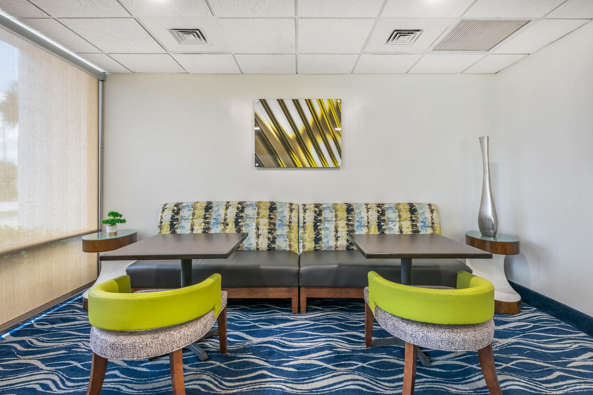 Vista Lobby Tropical Winds Oceanfront Hotel