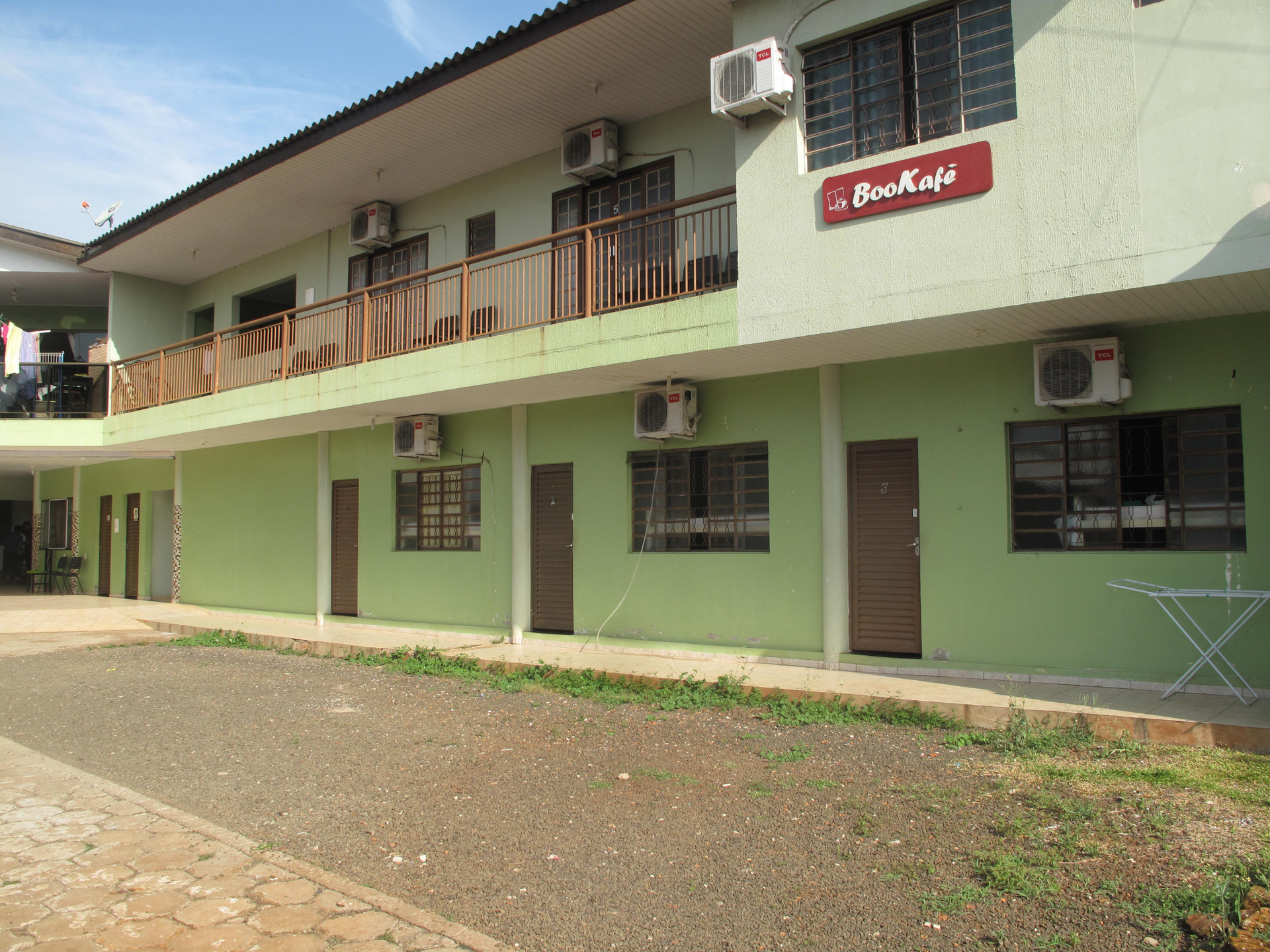 Vista Exterior Hostel Bookafe UpFront