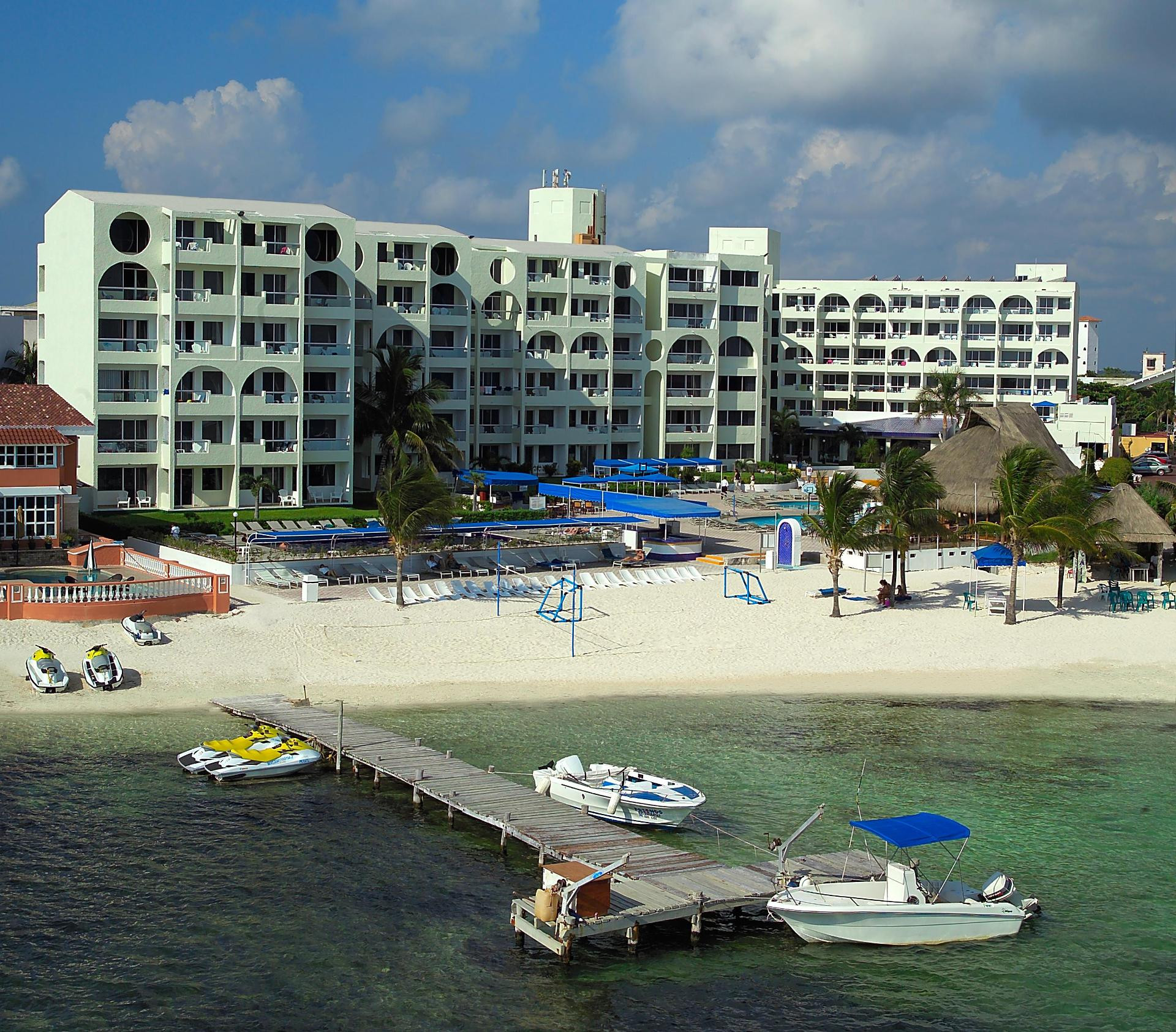 Playa Aquamarina Beach Hotel