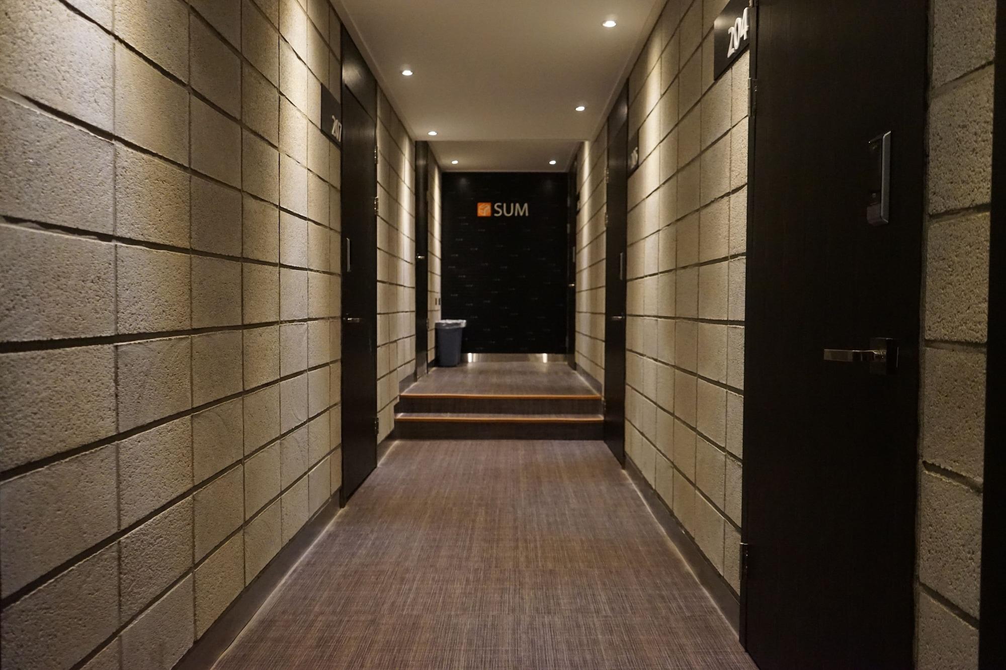 Varios Sum Guesthouse Nampo Garosugil - Hostel