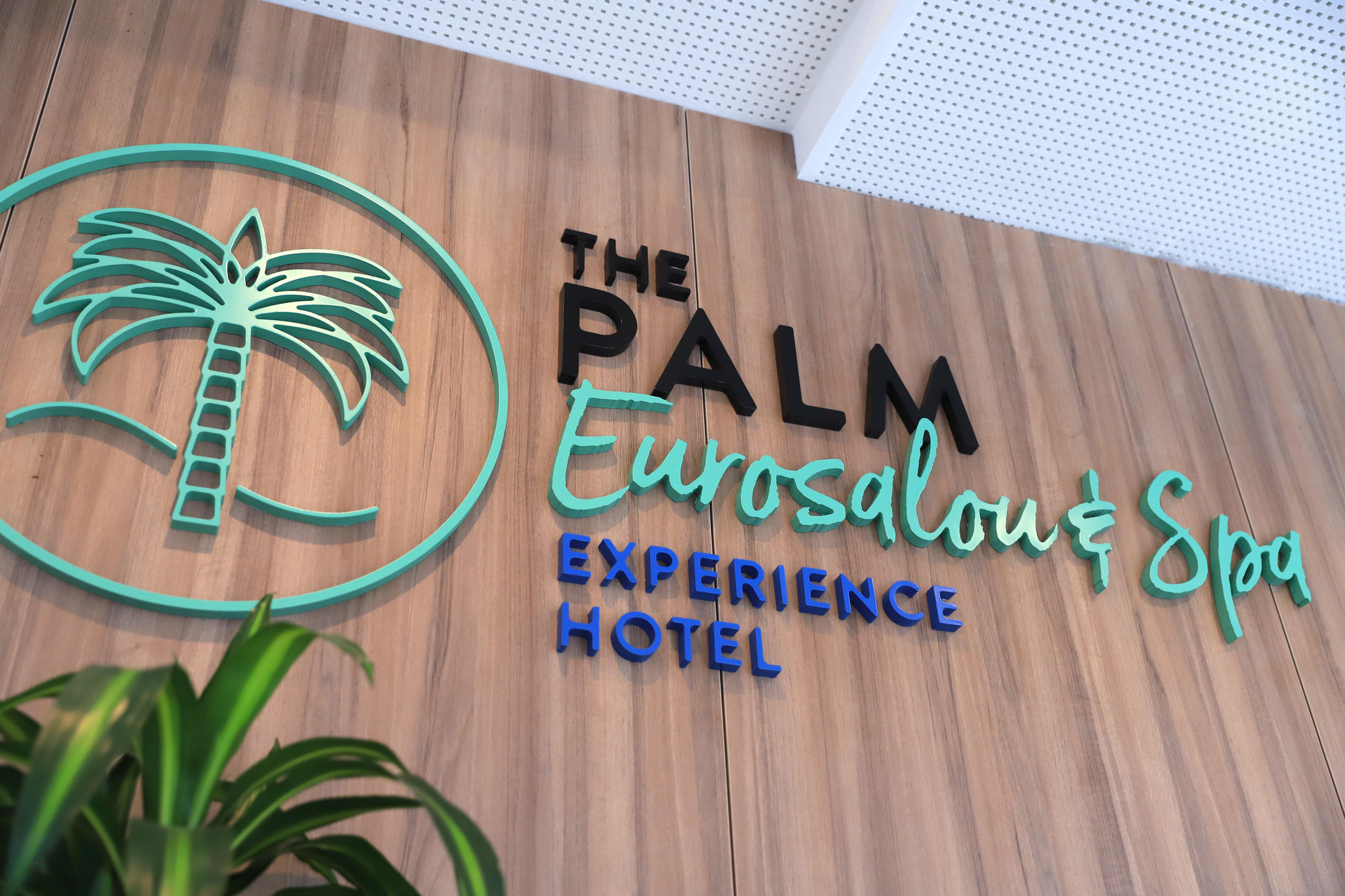 Vista Exterior Eurosalou & Spa