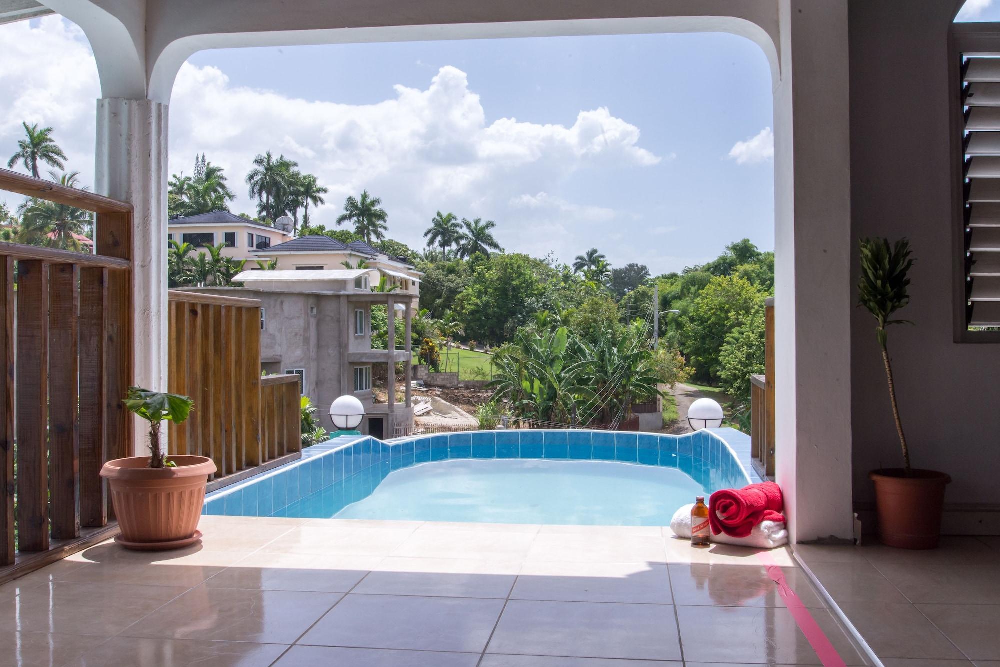 Vista Piscina Diamond Villa Yoga & Wellness