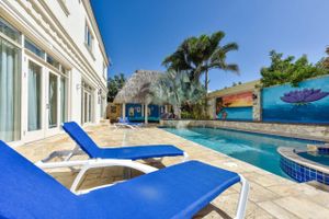 Alquiler Temporario - Luxury 8-Bedroom Villa with Private Pool, Sleeps 20, Near Palm Beach, La Casa Piu Bella