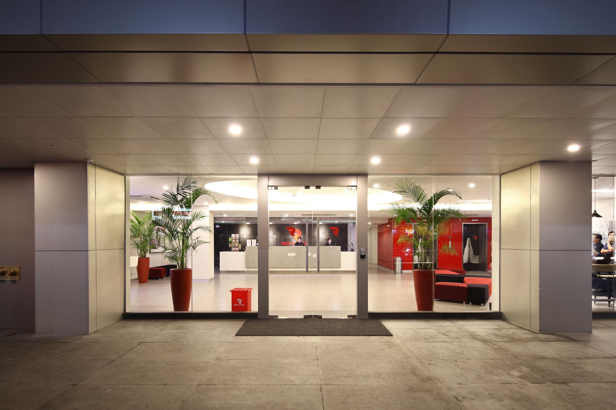 Vista Exterior Red Planet Cubao Aurora Boulevard