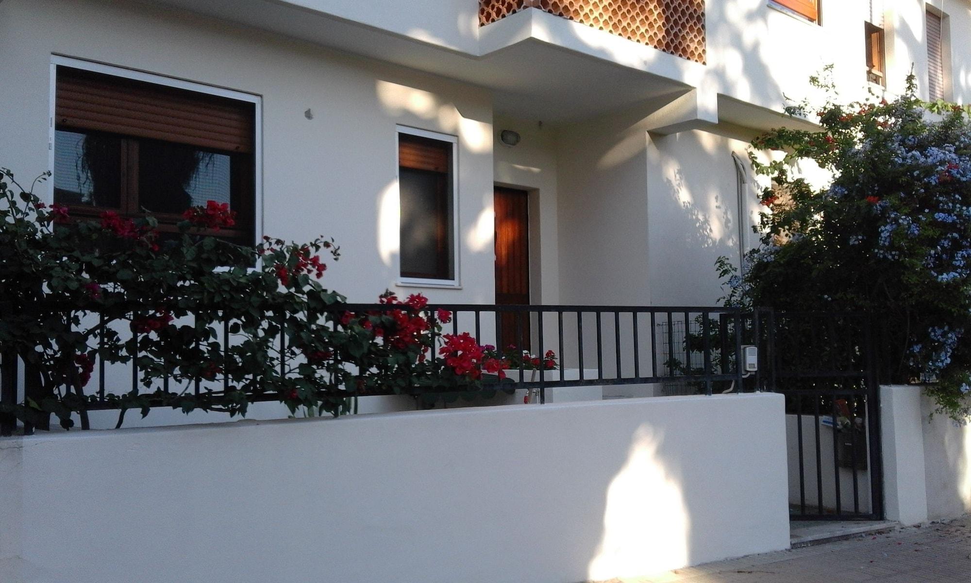 Vista Exterior Marcella House