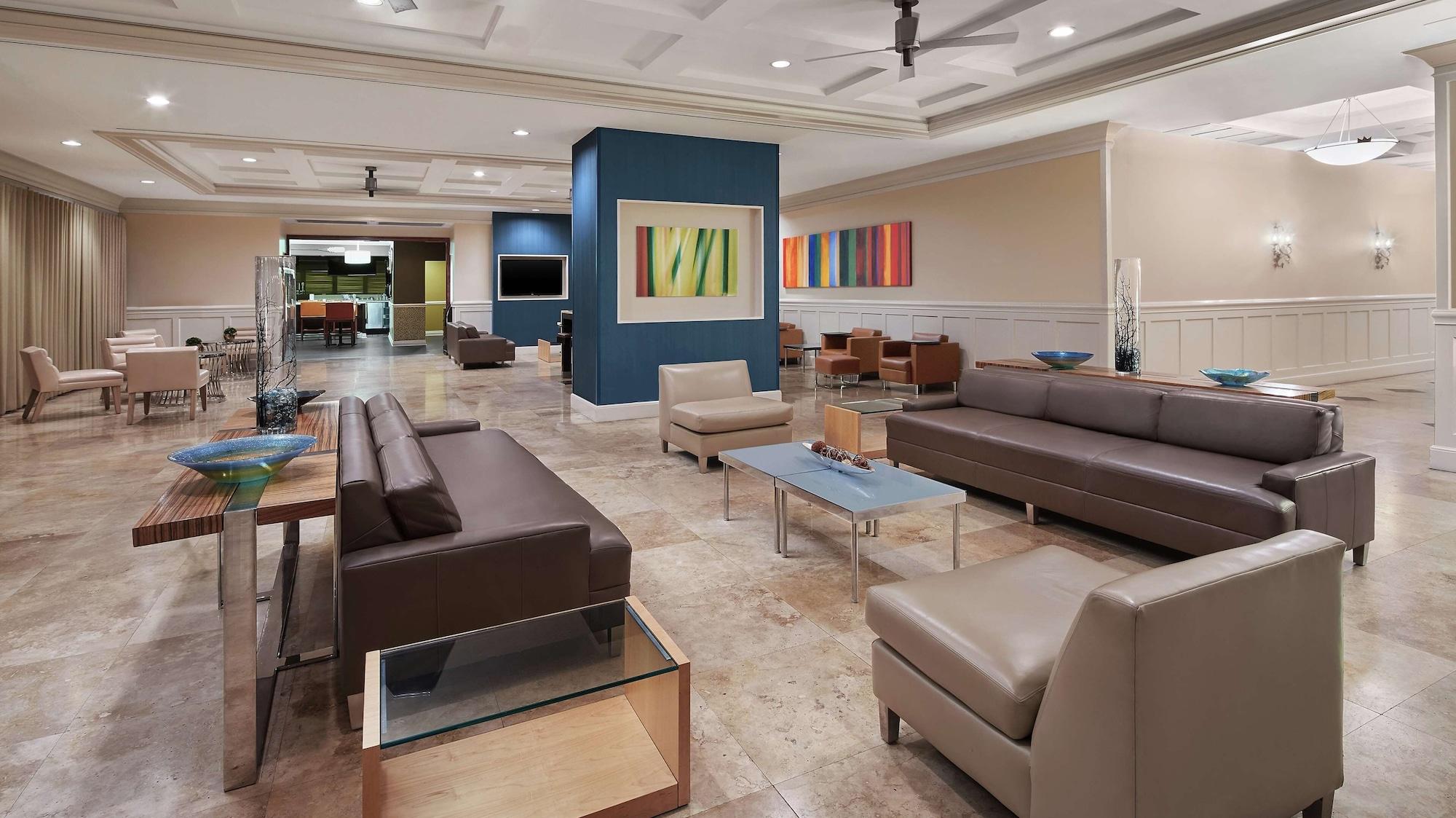 Vista Lobby DoubleTree by Hilton Sunrise - Sawgrass Mills
