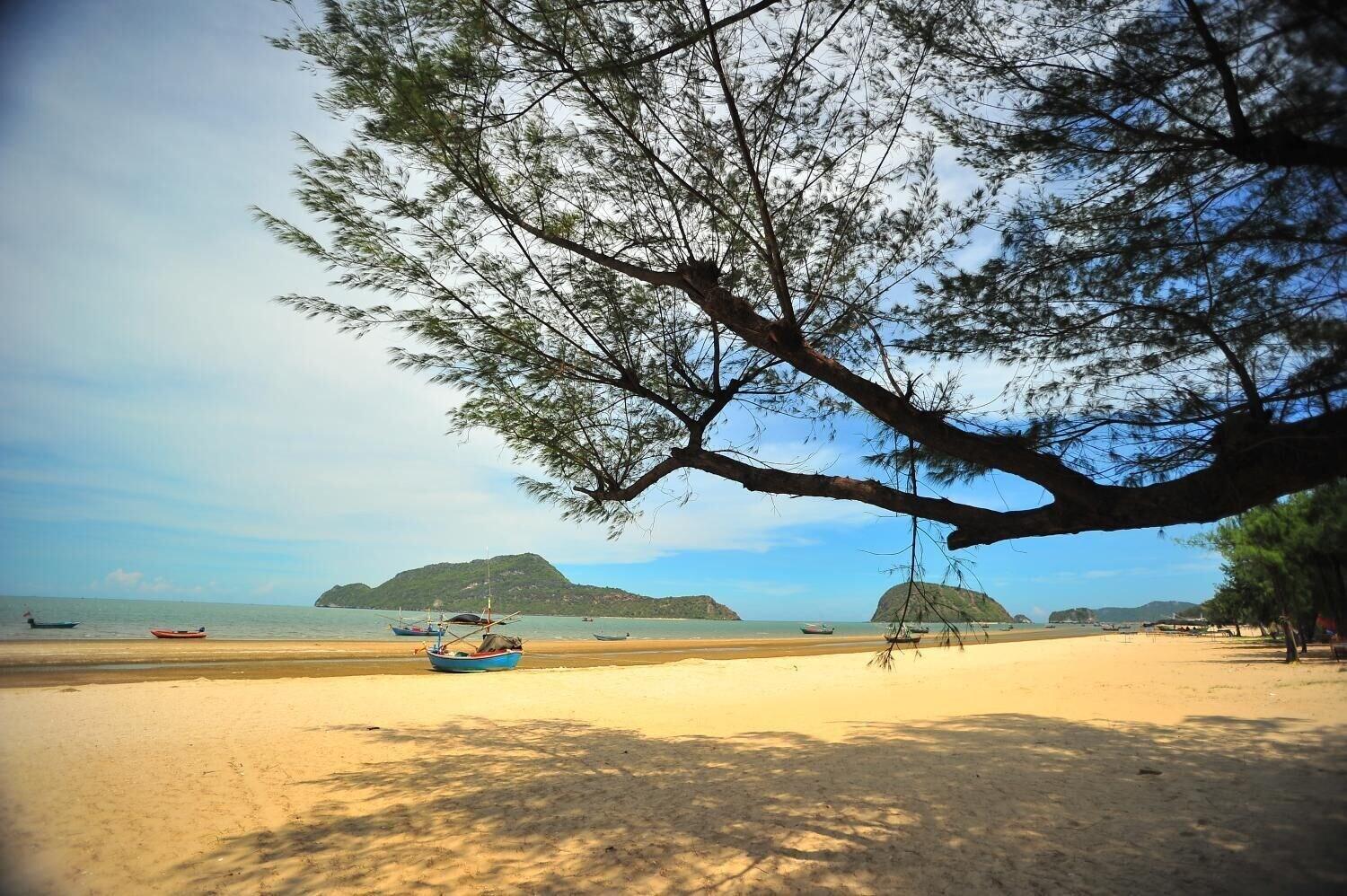 Playa Samroiyod Holiday Resort