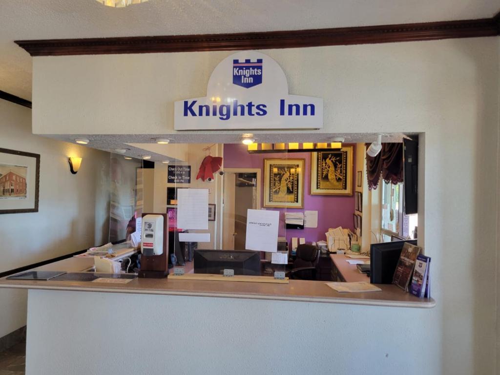 Vista Lobby Knights Inn San Antonio near AT&T Center