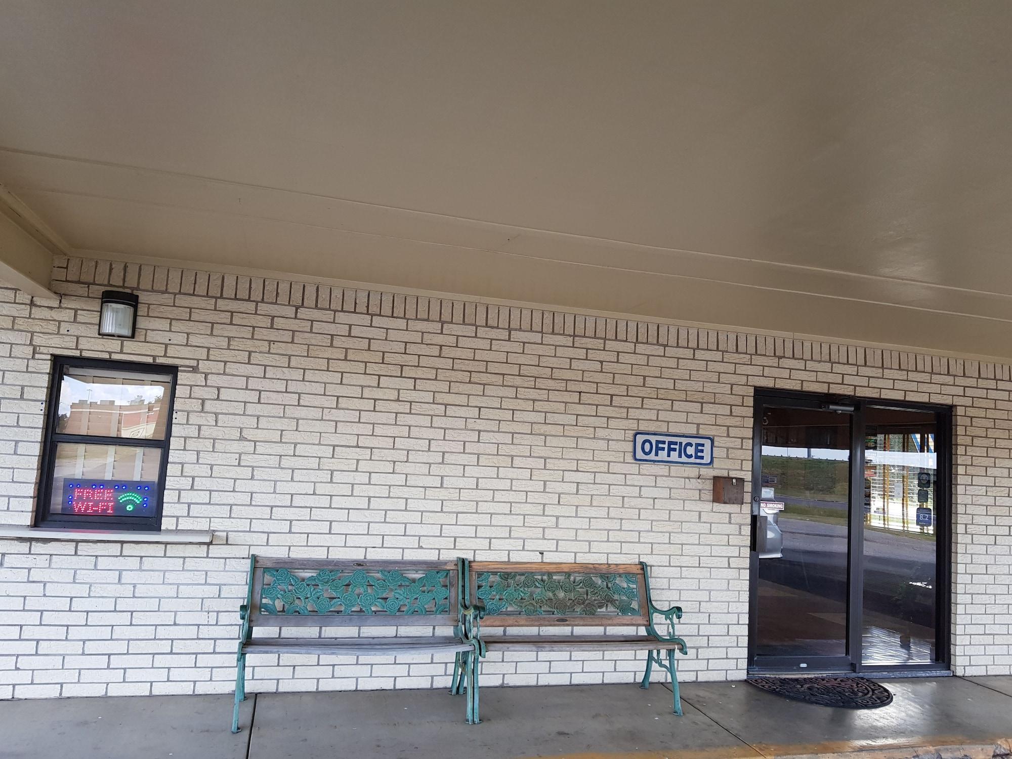 Vista Lobby Budget Host Inn Eastland