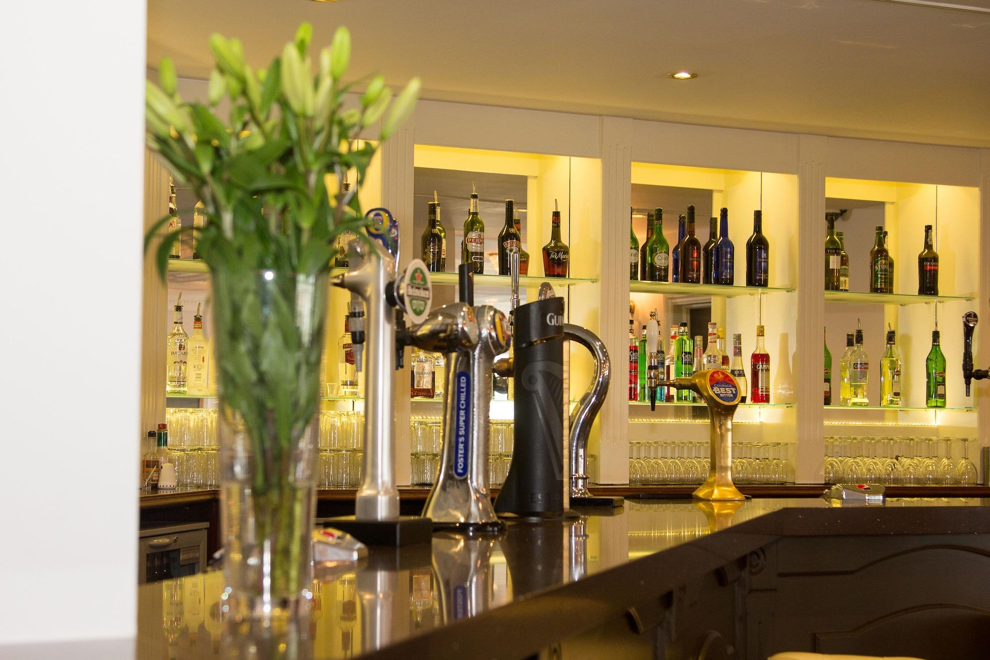 Bar/Salón Oyster Fleet Hotel