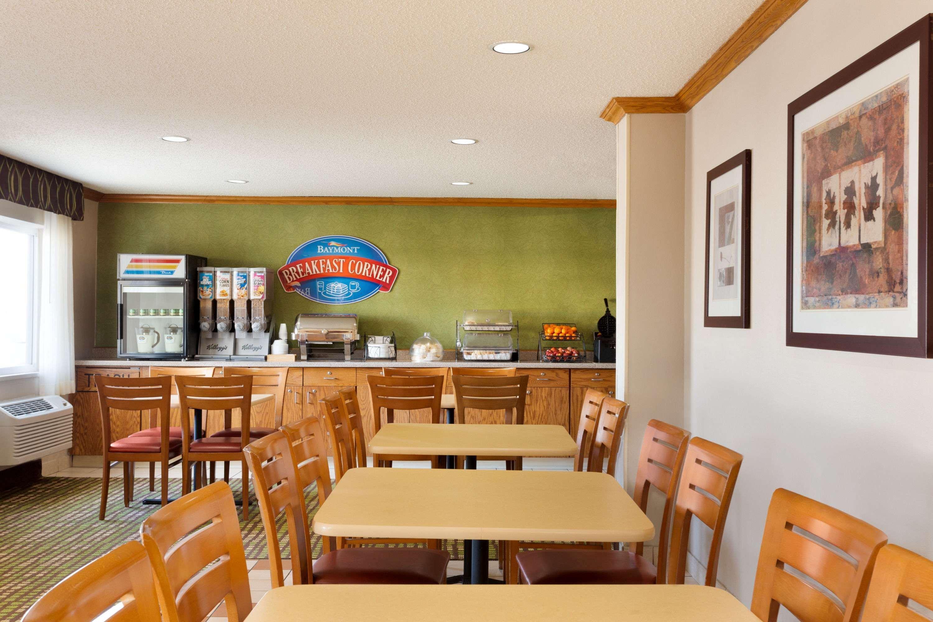Restaurant Baymont by Wyndham Salina