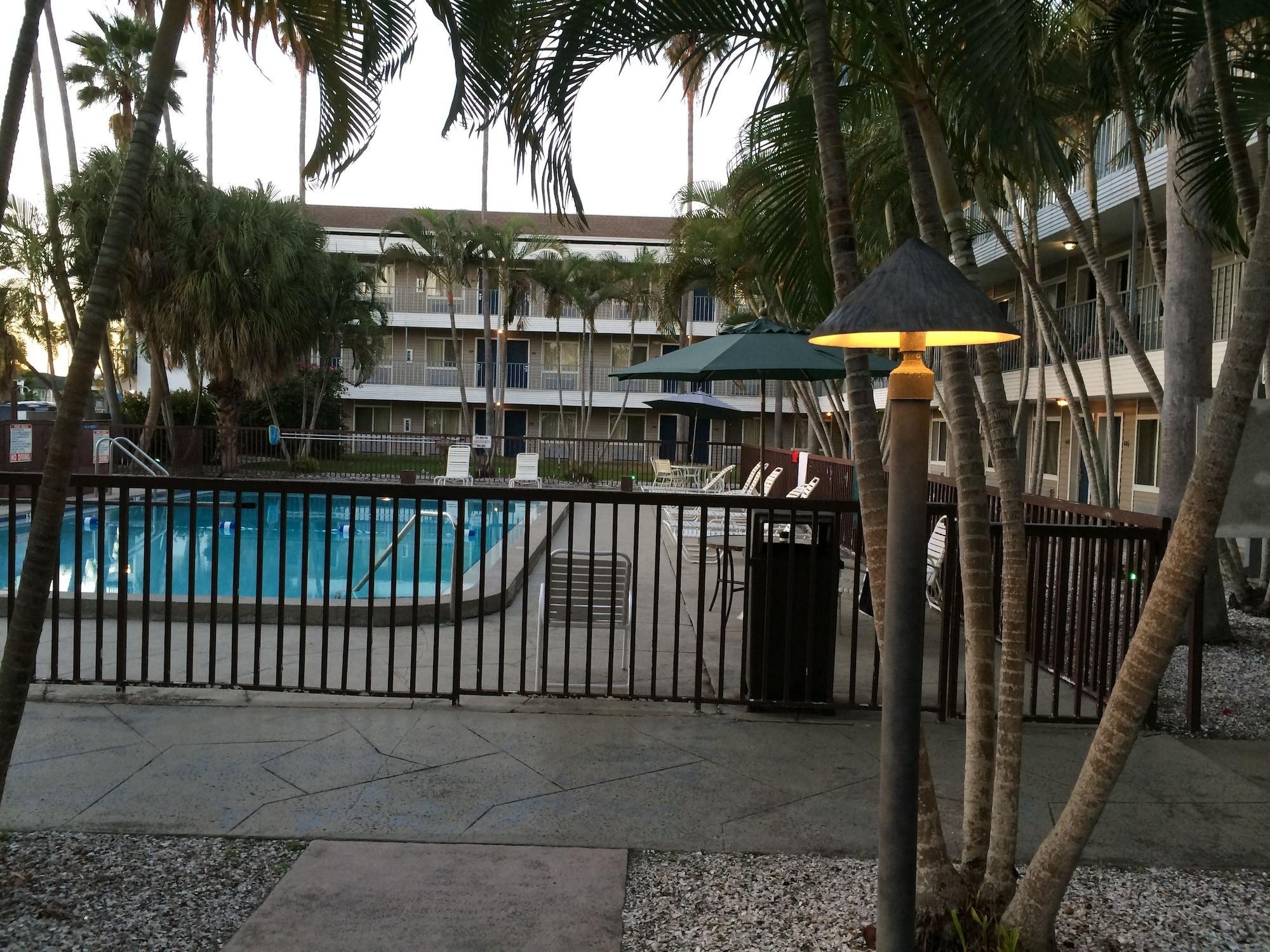 Instalaciones Recreativas Lantern Inn & Suites