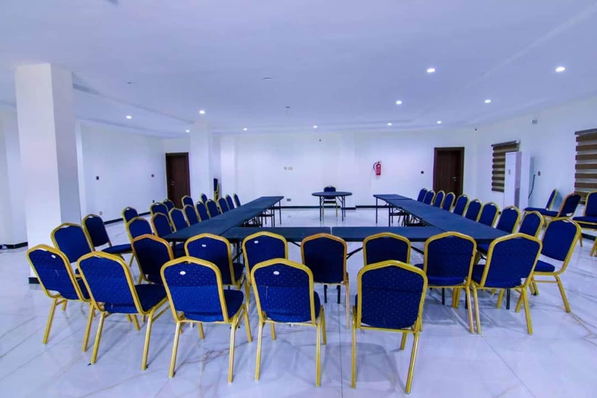 Sala de Reuniones Villa Toscana Hotel Asaba
