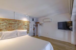 Alquiler Vacacional - 2 BR Walled City Loft Jacuzzi - Downtown