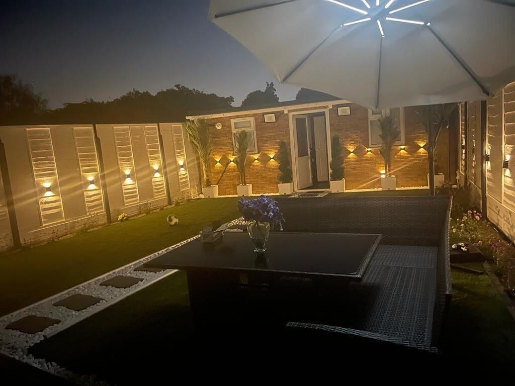 Varios North Avenue Guest House Ltd, Heathrow Airport-Free Parking