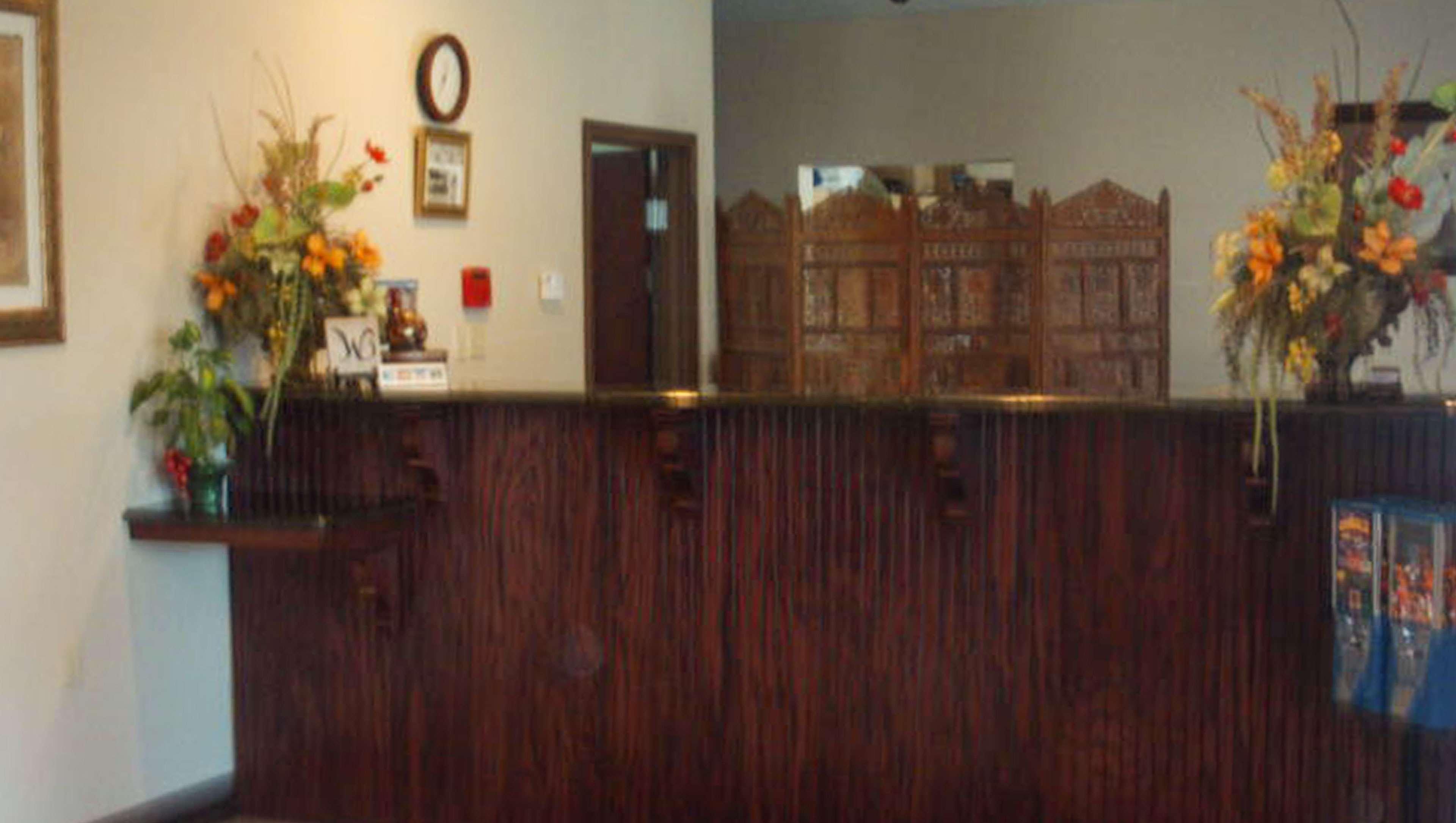 Vista Lobby Western Motel Inn and Suites Hazlehurst