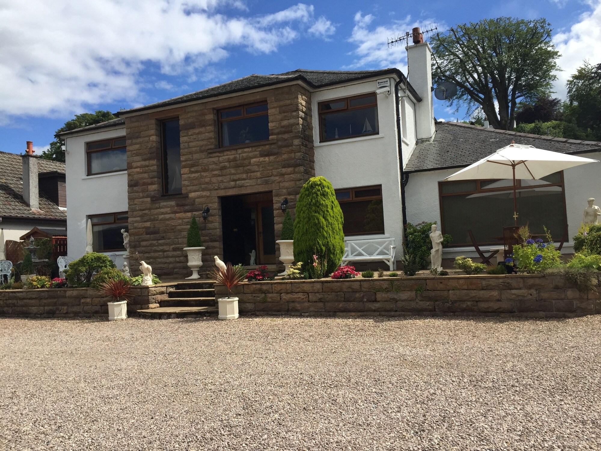 Varios Westcourt Guest House