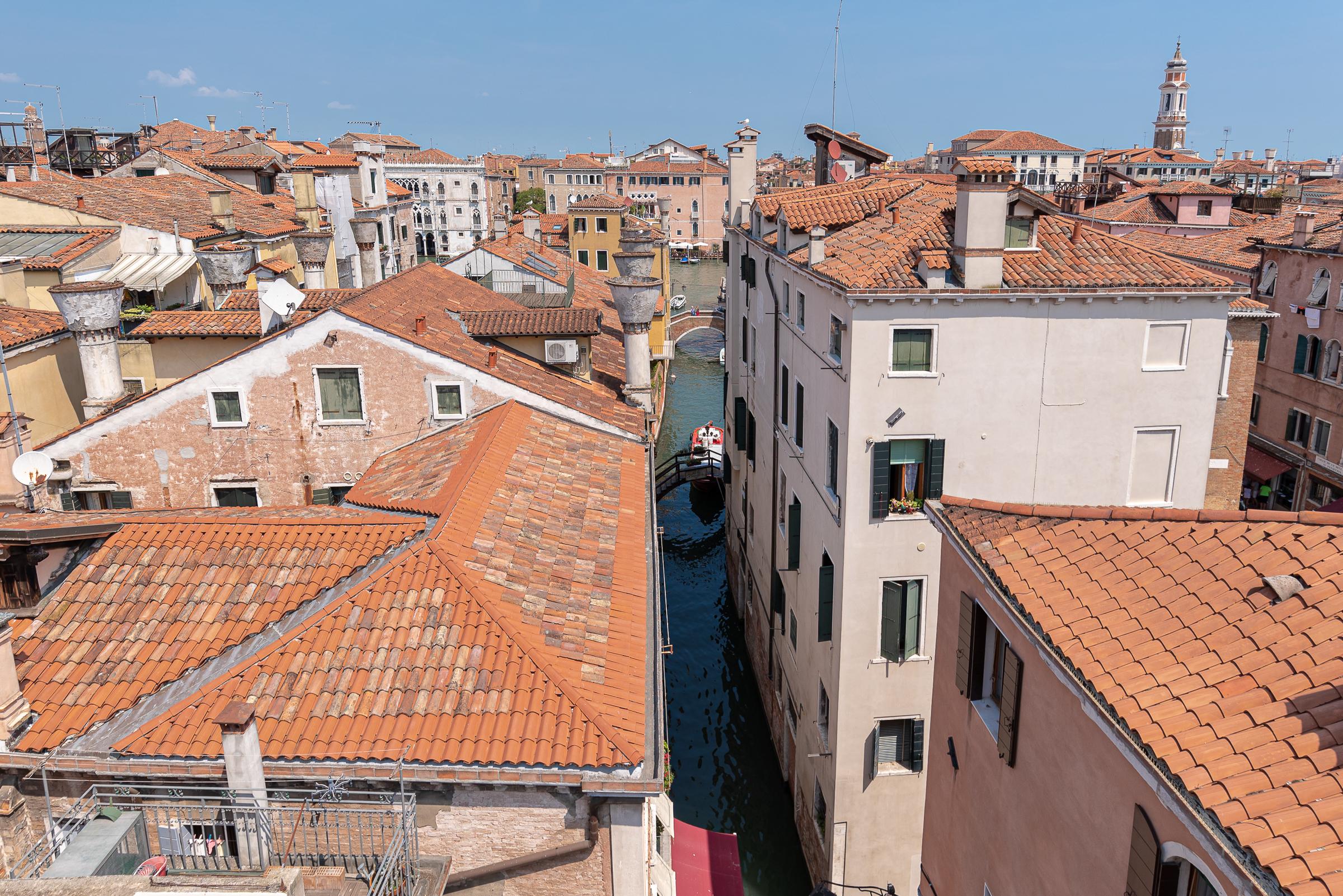 Varios La Finestra sulle Beccarie