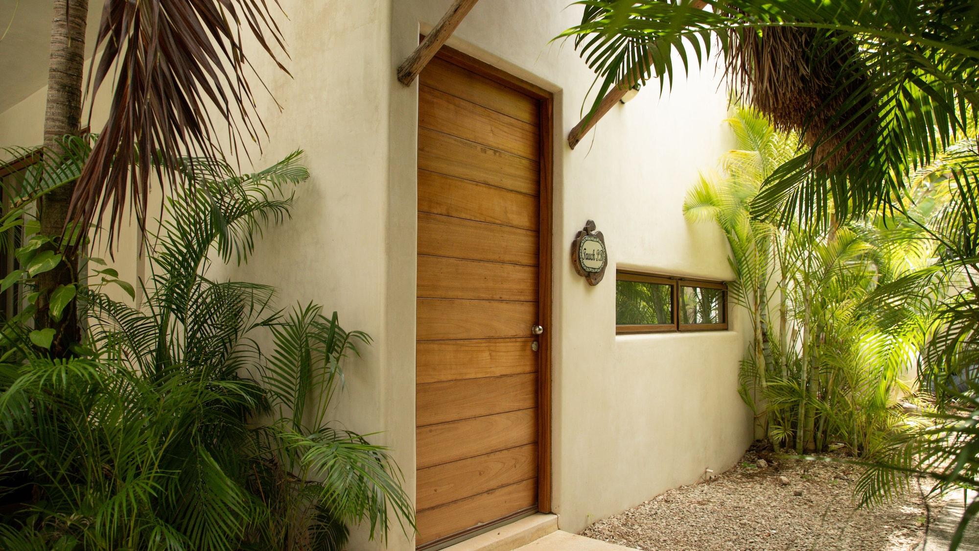 Varios Niwa Tulum Luxury Suites