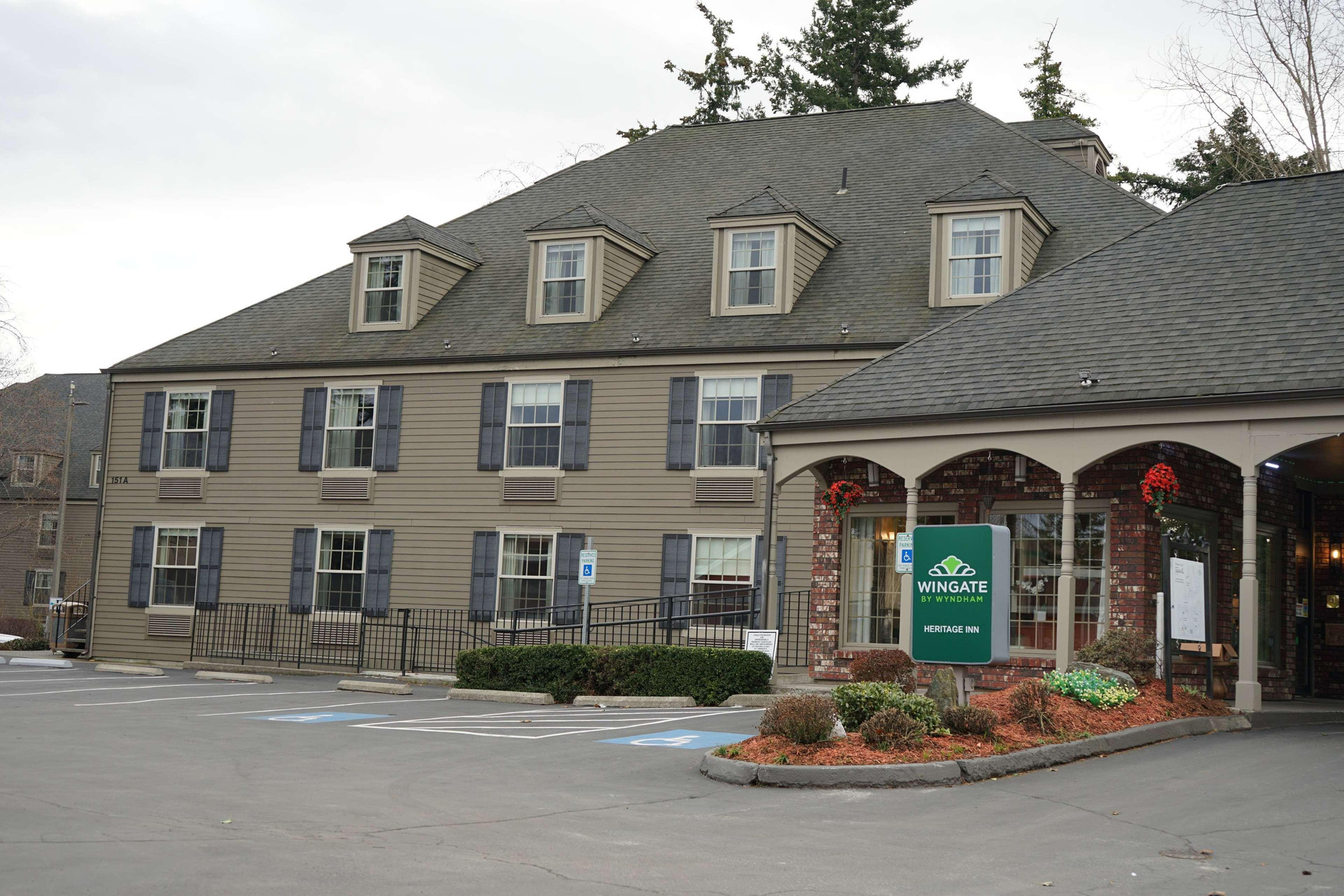 Vista Exterior Wingate by Wyndham Bellingham Heritage Inn