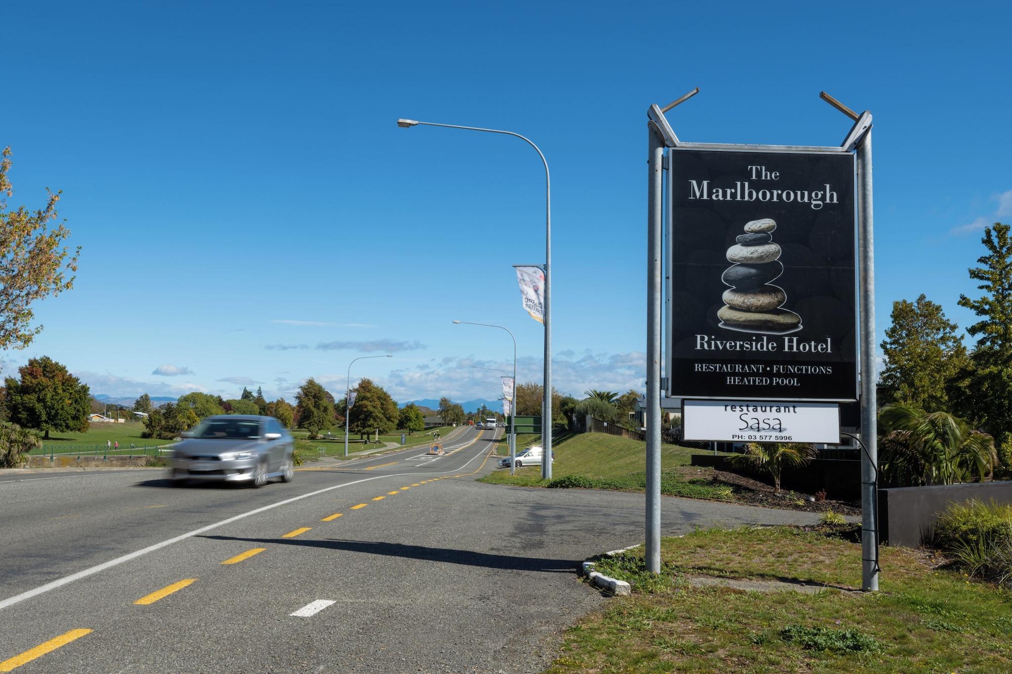 Vista Exterior Riverside Hotel Marlborough