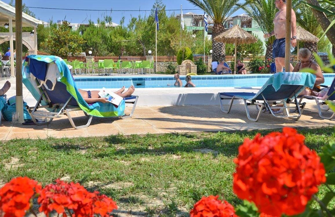 Varios Sunny Garden