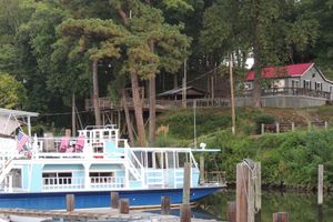 Alquiler Vacacional - A Warm and Cozy 50' Houseboat in gated, quaint and peaceful marina near the city