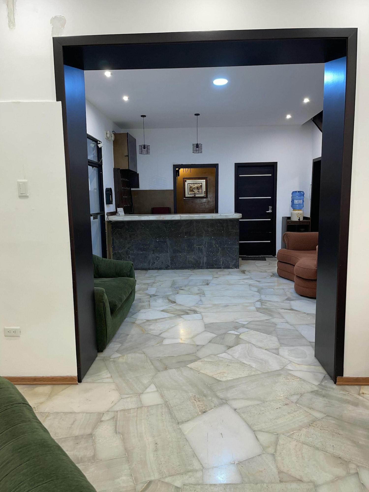 Varios ALSTON INN HOTEL