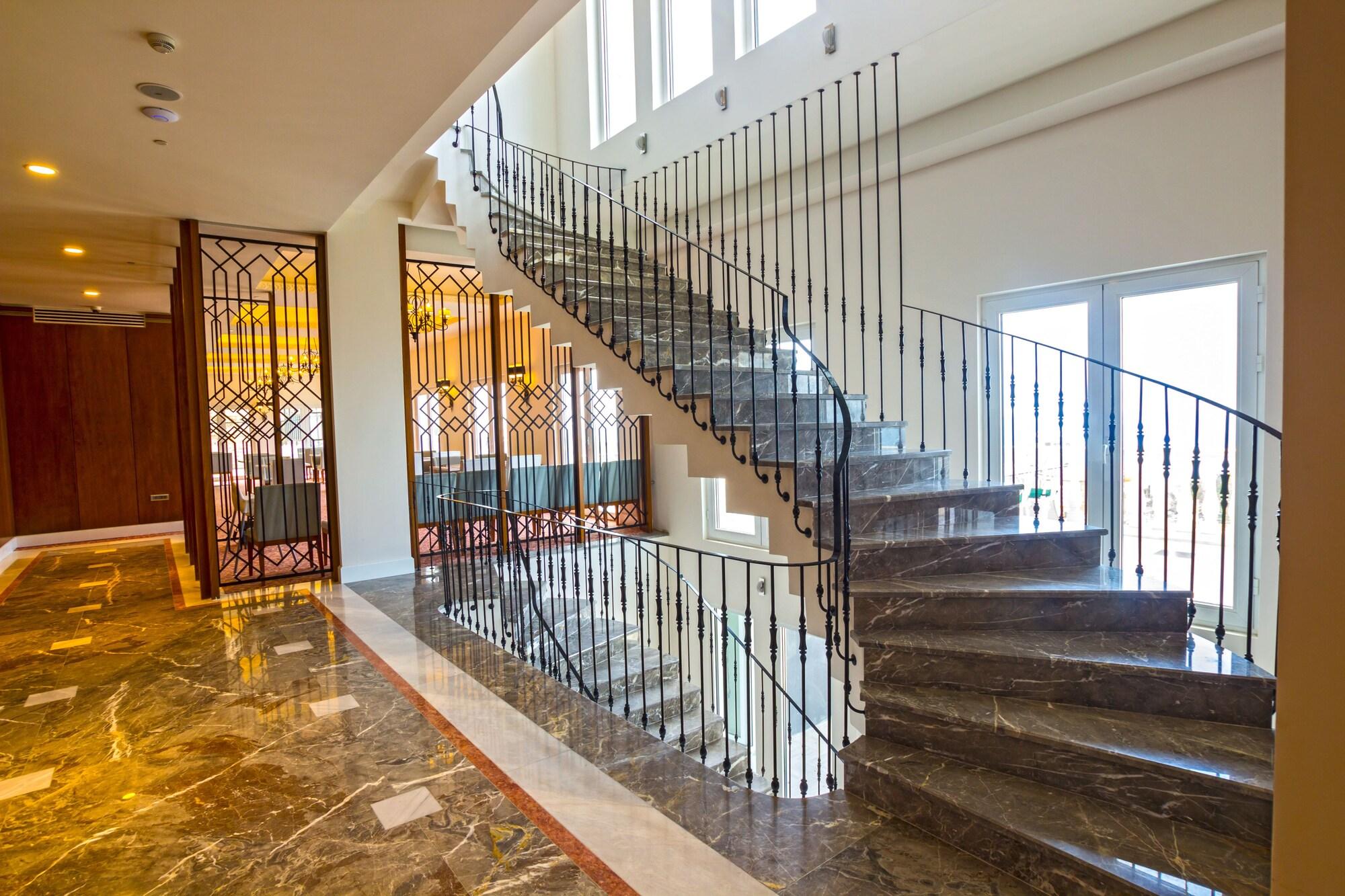 Varios Mell Hotel