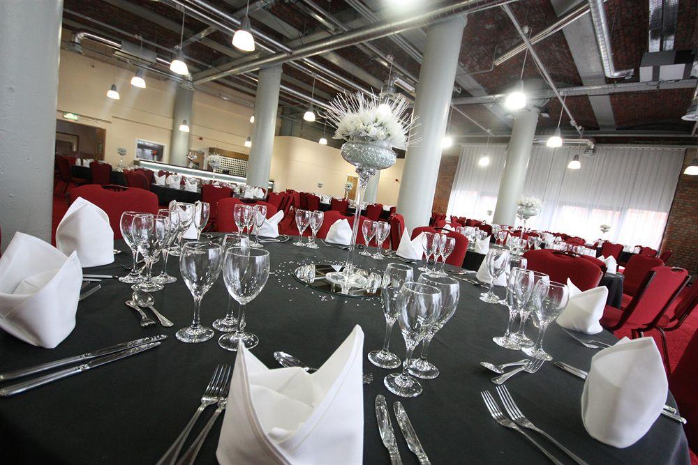 Salón de Baile The Place Aparthotel