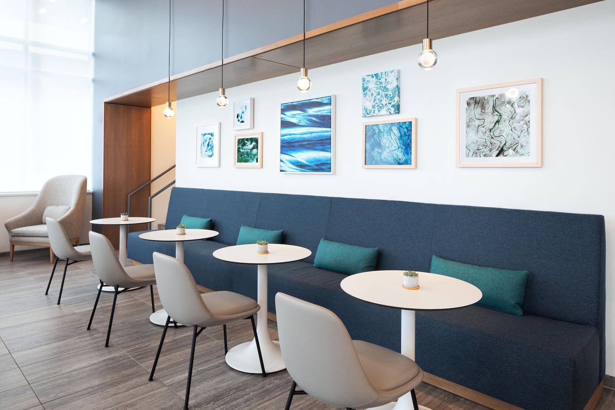 Vista Lobby Element Minneapolis Downtown