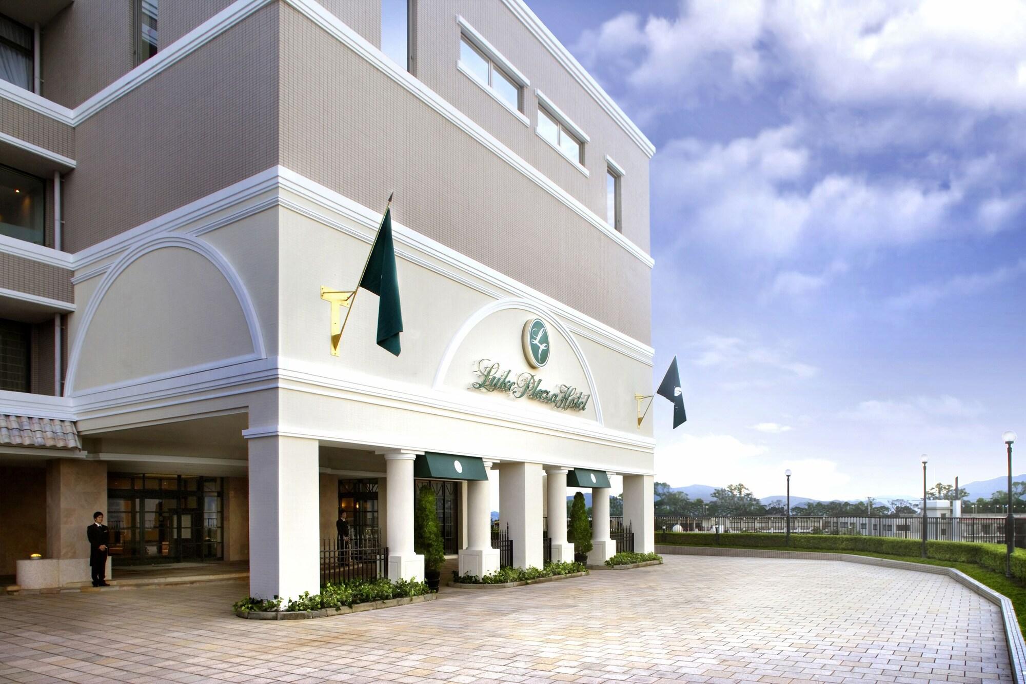Varios Luke Plaza Hotel
