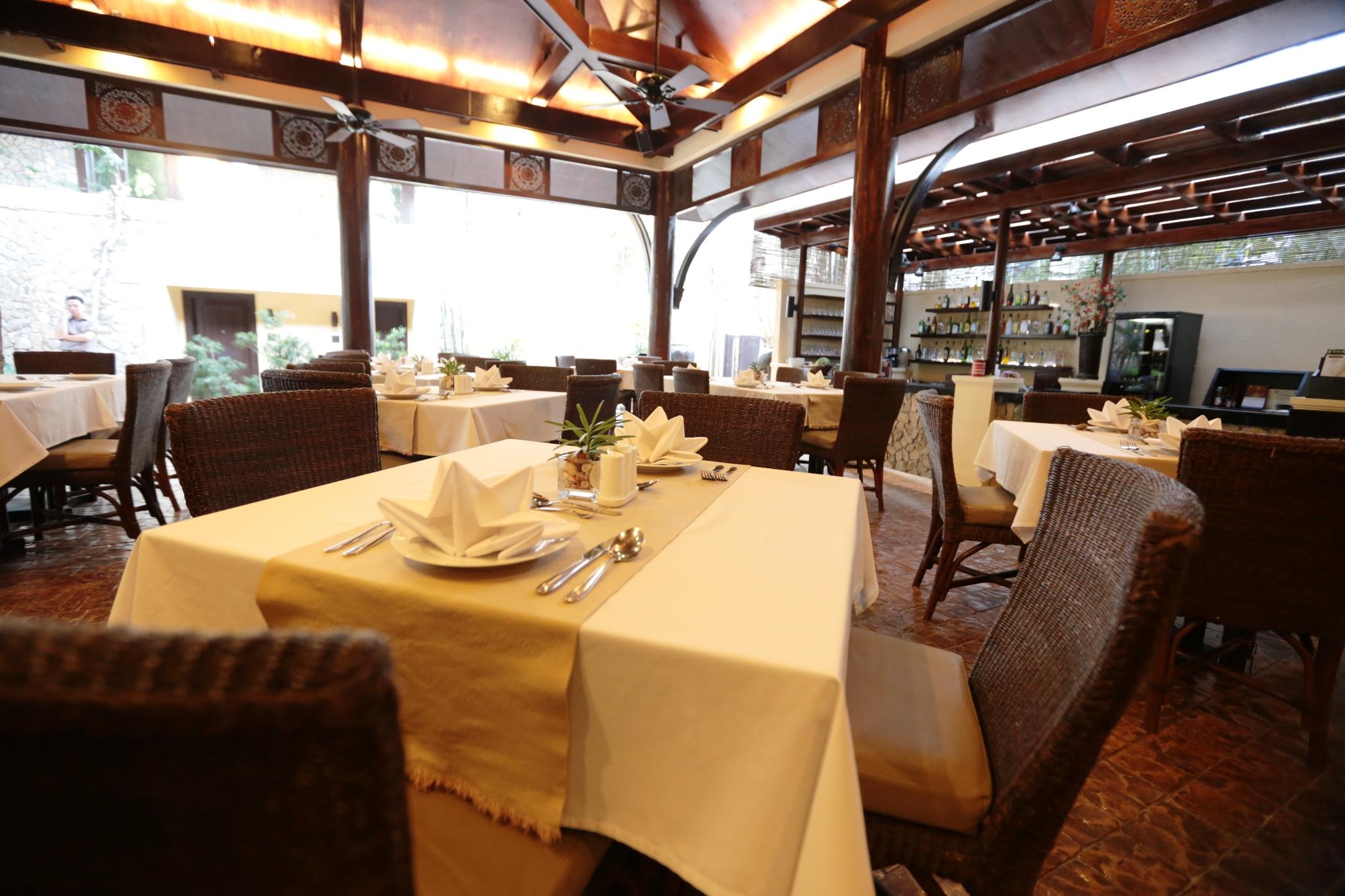 Restaurant Canyon Hotels & Resorts Boracay