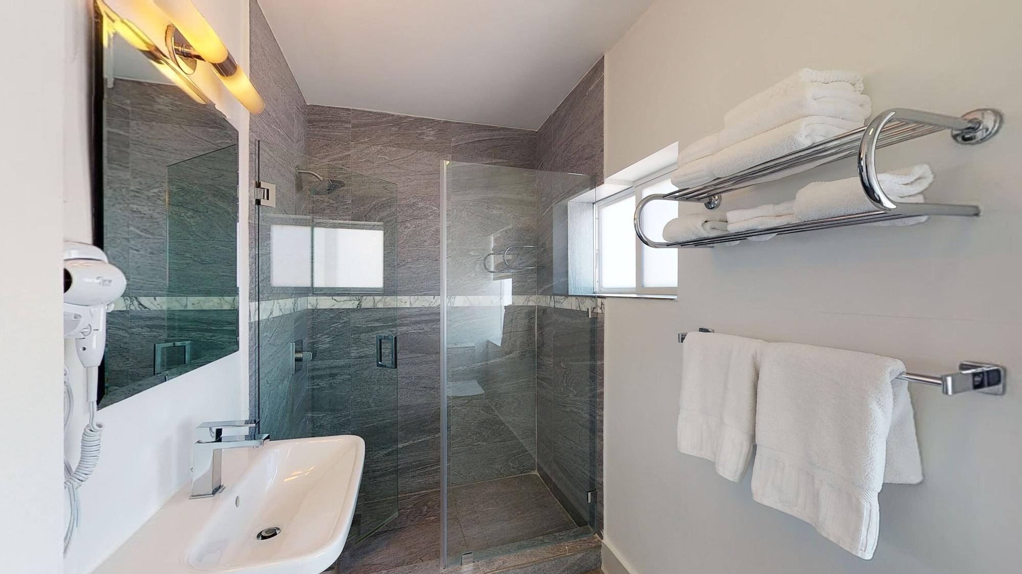 Equipamiento de Habitación Park Royal Miami Beach managed by Accor