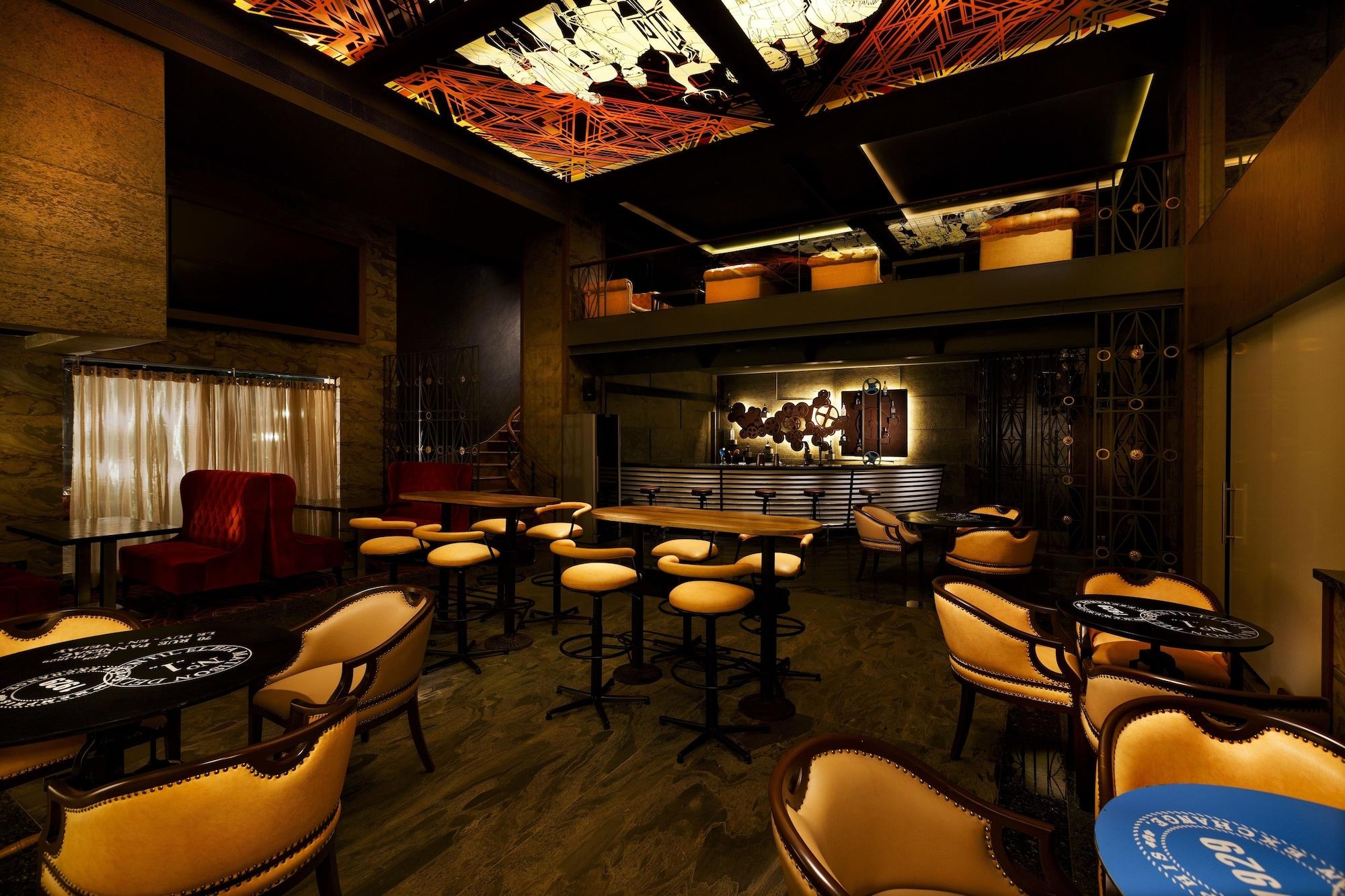 Bar/Salón Grand Chennai by GRT Hotels