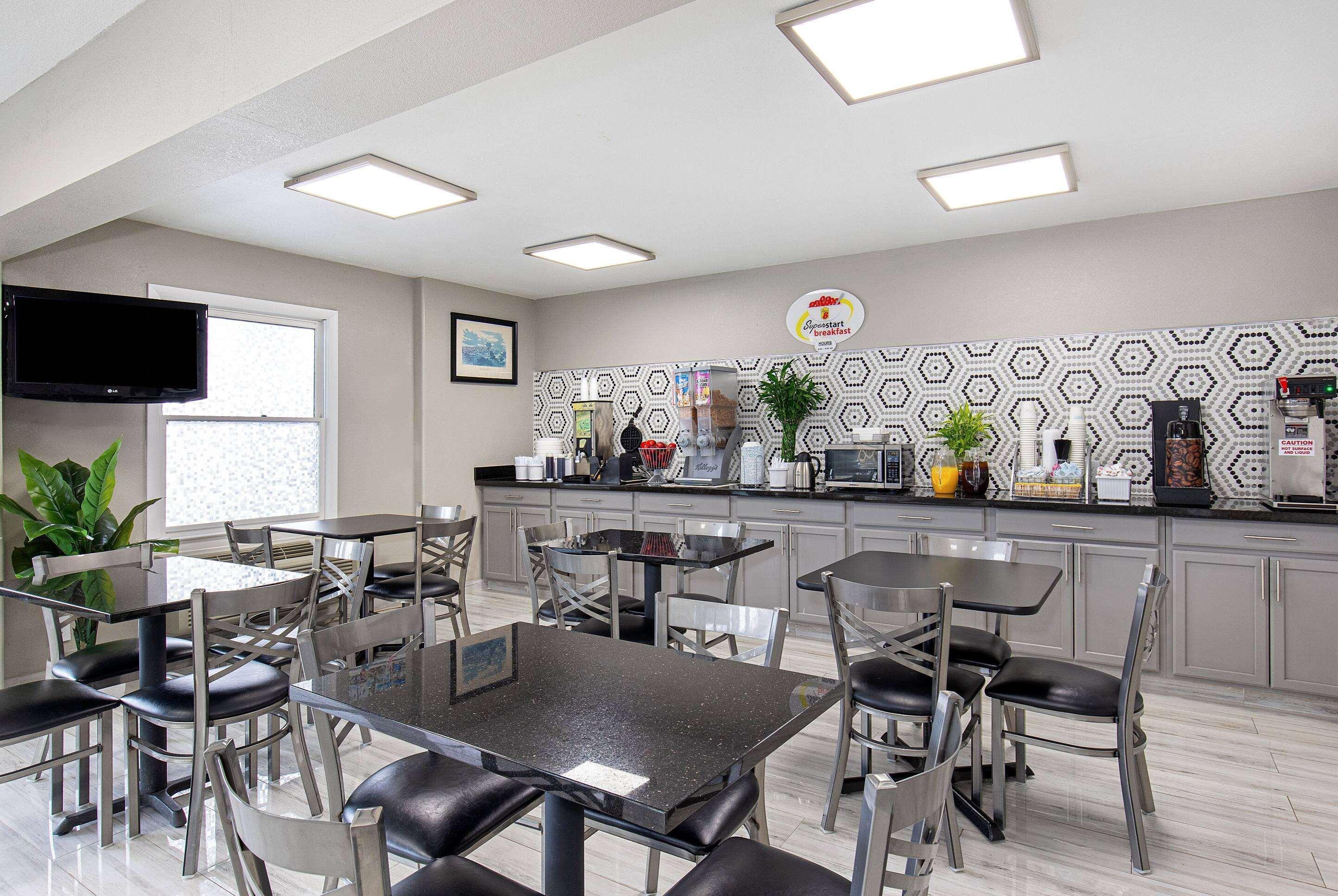 Restaurant Super 8 by Wyndham Nashville West
