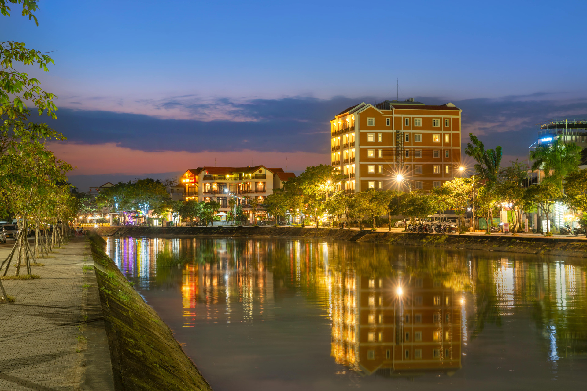 Vista Exterior Royal Riverside Hoi An Hotel