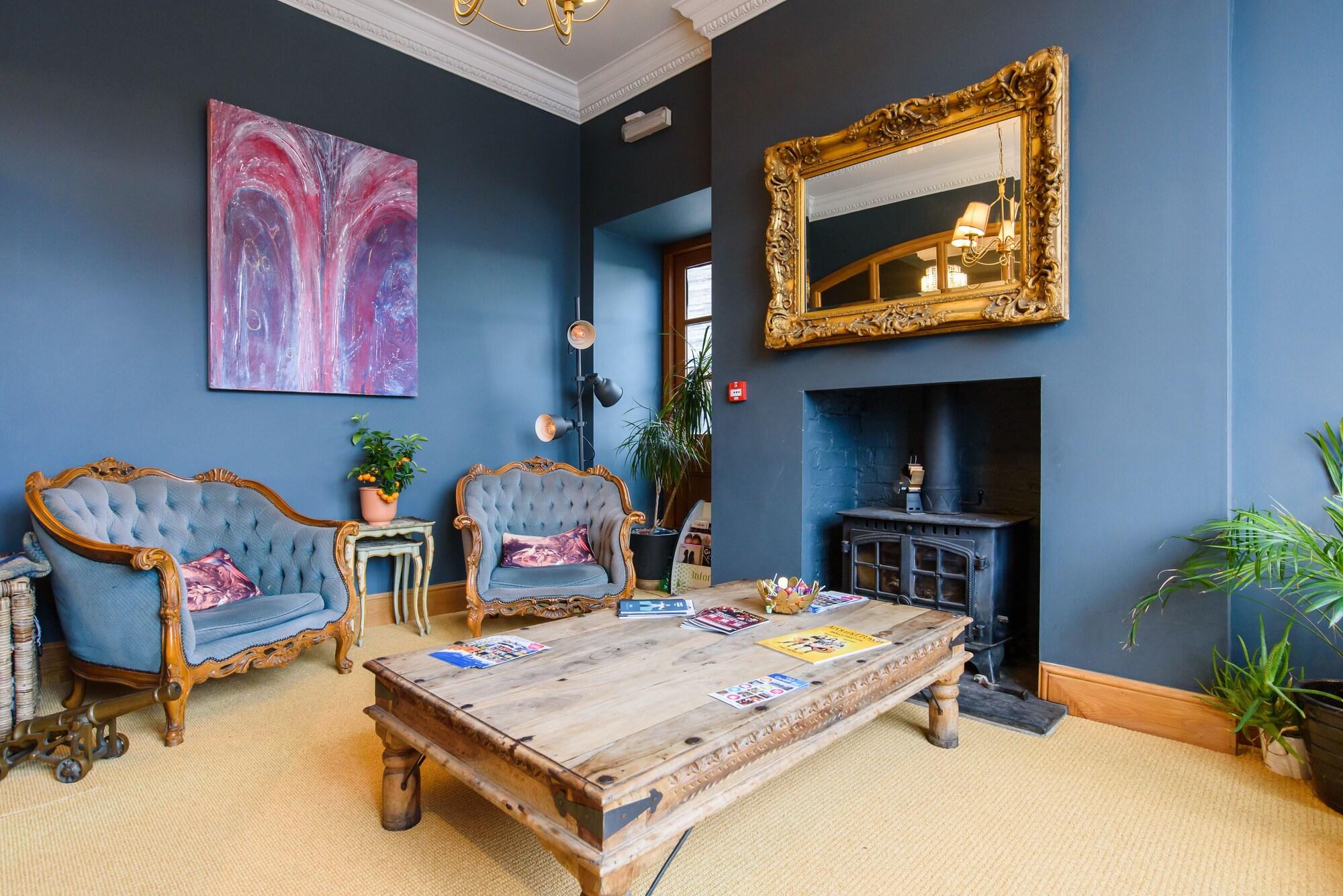 Vista Lobby Jolyon's Boutique Hotel