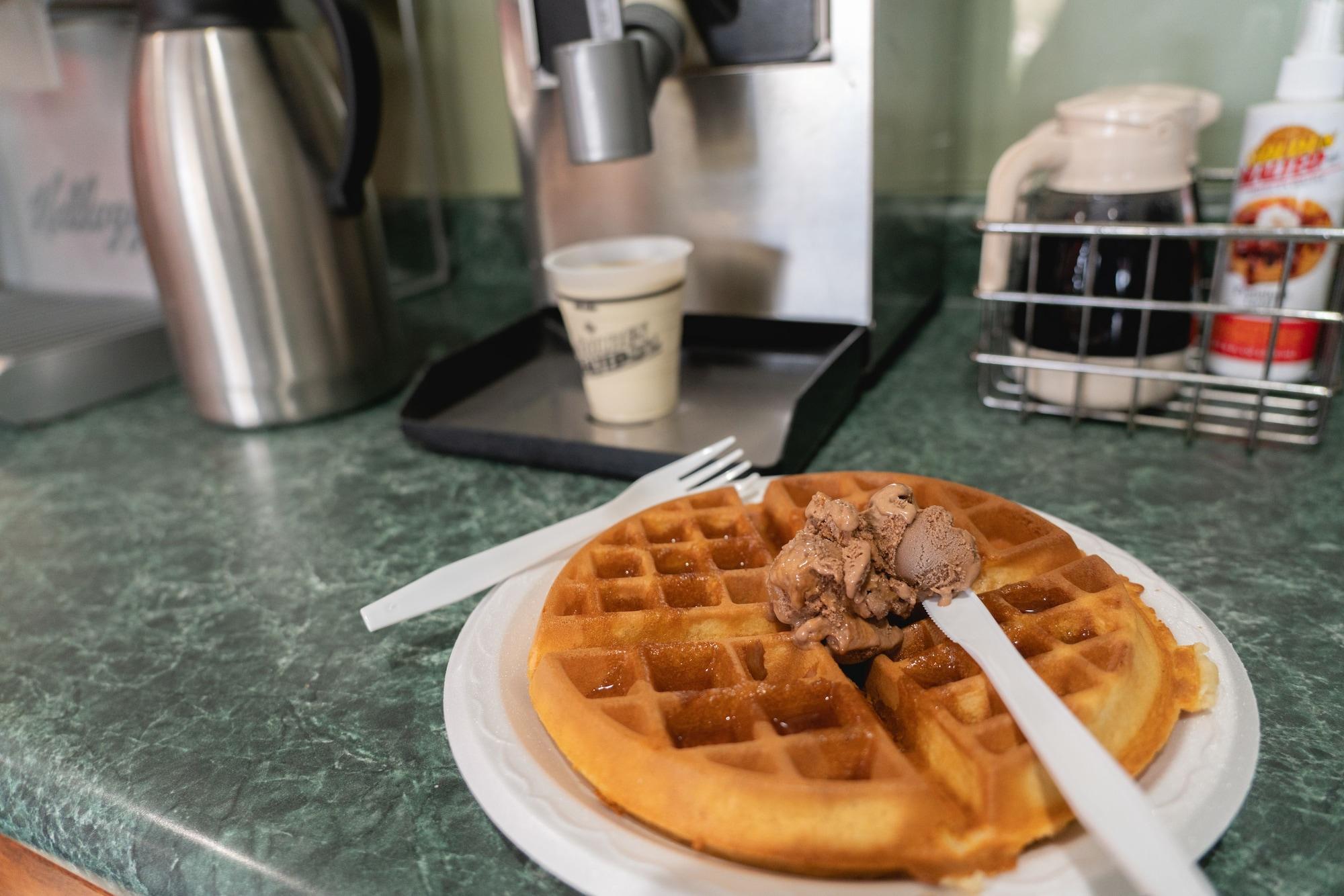 Restaurant Super 8 by Wyndham Elgin