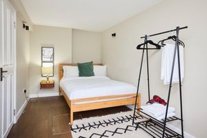 Renta temporal - The Holland Park Crib - Classy 2bdr House