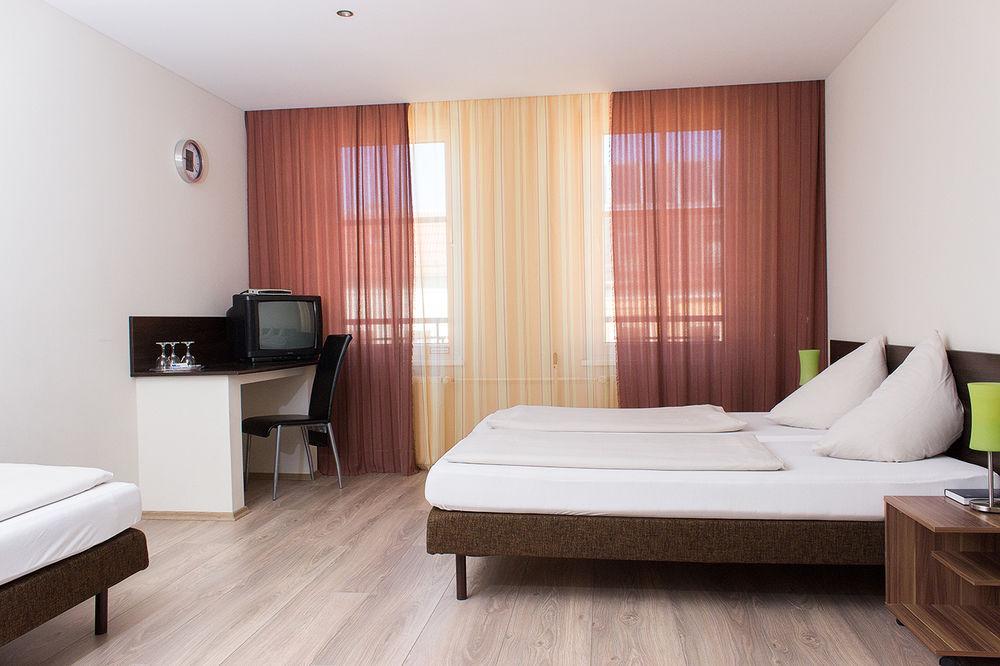 Varios Hotel Pension Victoria